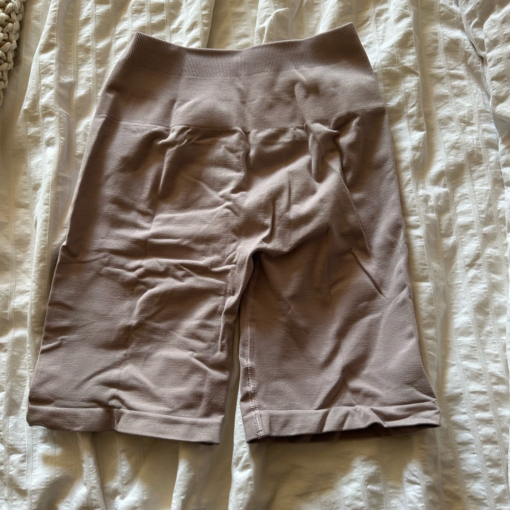 Alphalete amplify biker shorts